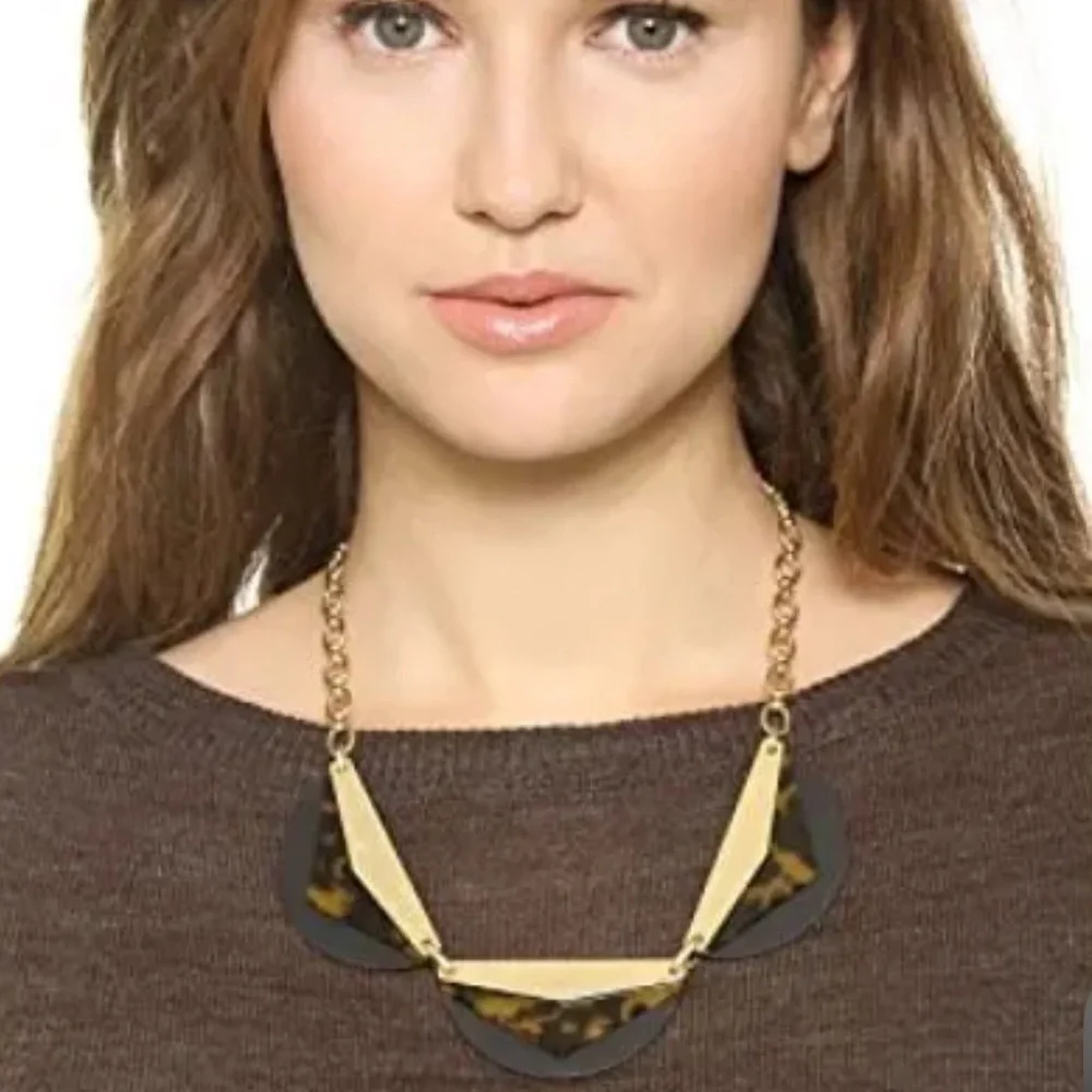 Madewell Framecraft Necklace Tortoise
Mixed Metal Black Matte Gold Tone
Chain - Picture 1 of 14